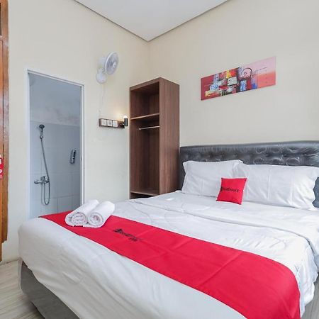 Hotel Reddoorz At Wr Supratman Batu Batu  Exterior foto