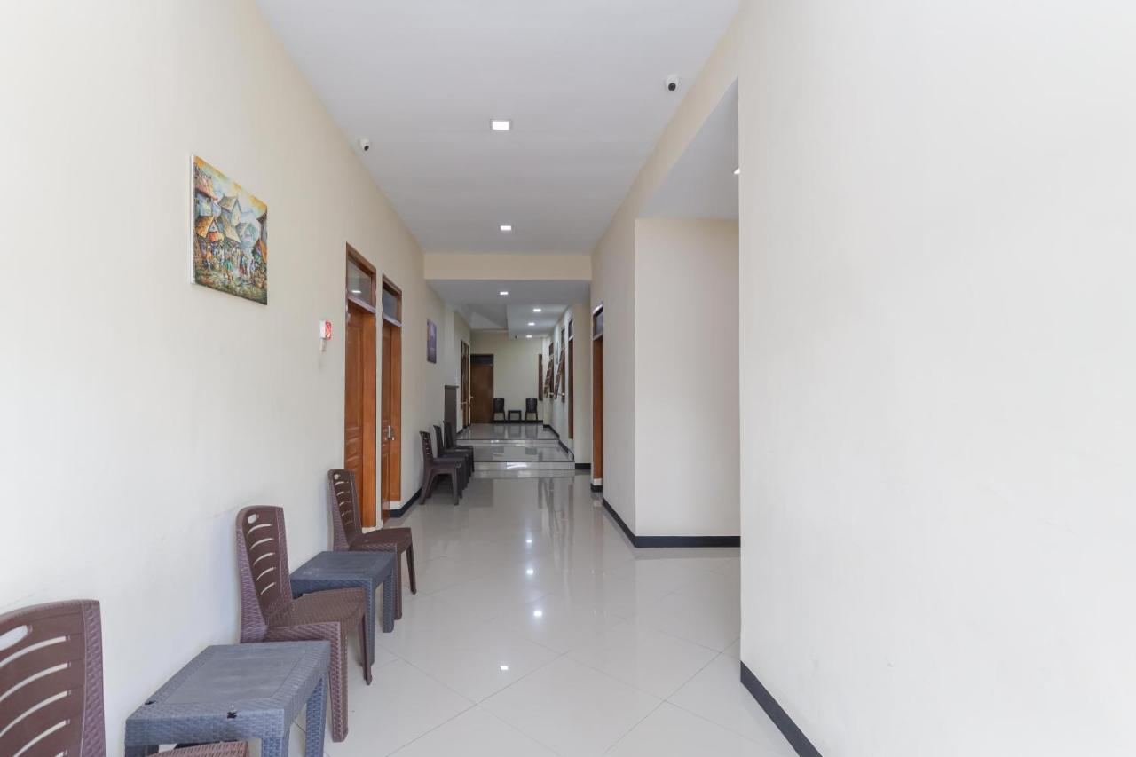 Hotel Reddoorz At Wr Supratman Batu Batu  Exterior foto