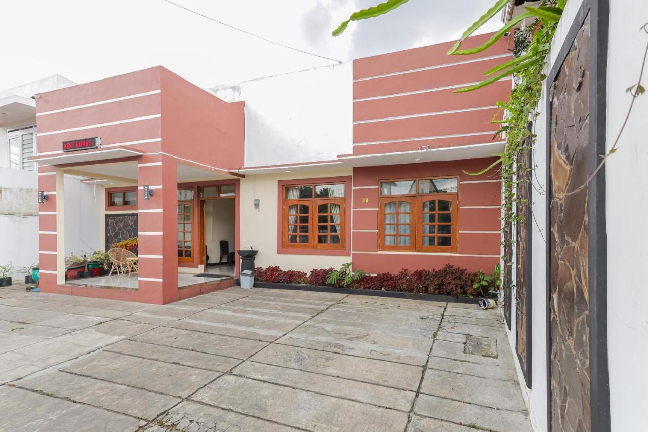 Hotel Reddoorz At Wr Supratman Batu Batu  Exterior foto
