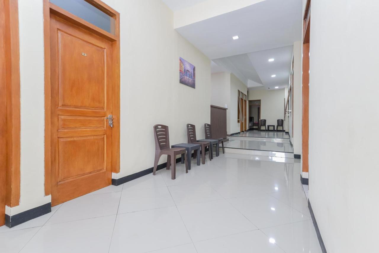 Hotel Reddoorz At Wr Supratman Batu Batu  Exterior foto