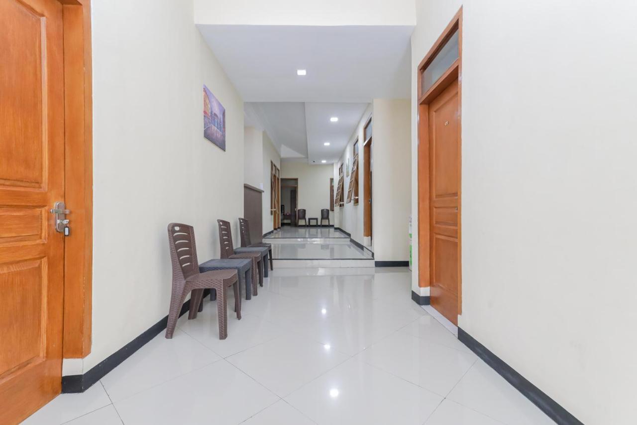 Hotel Reddoorz At Wr Supratman Batu Batu  Exterior foto