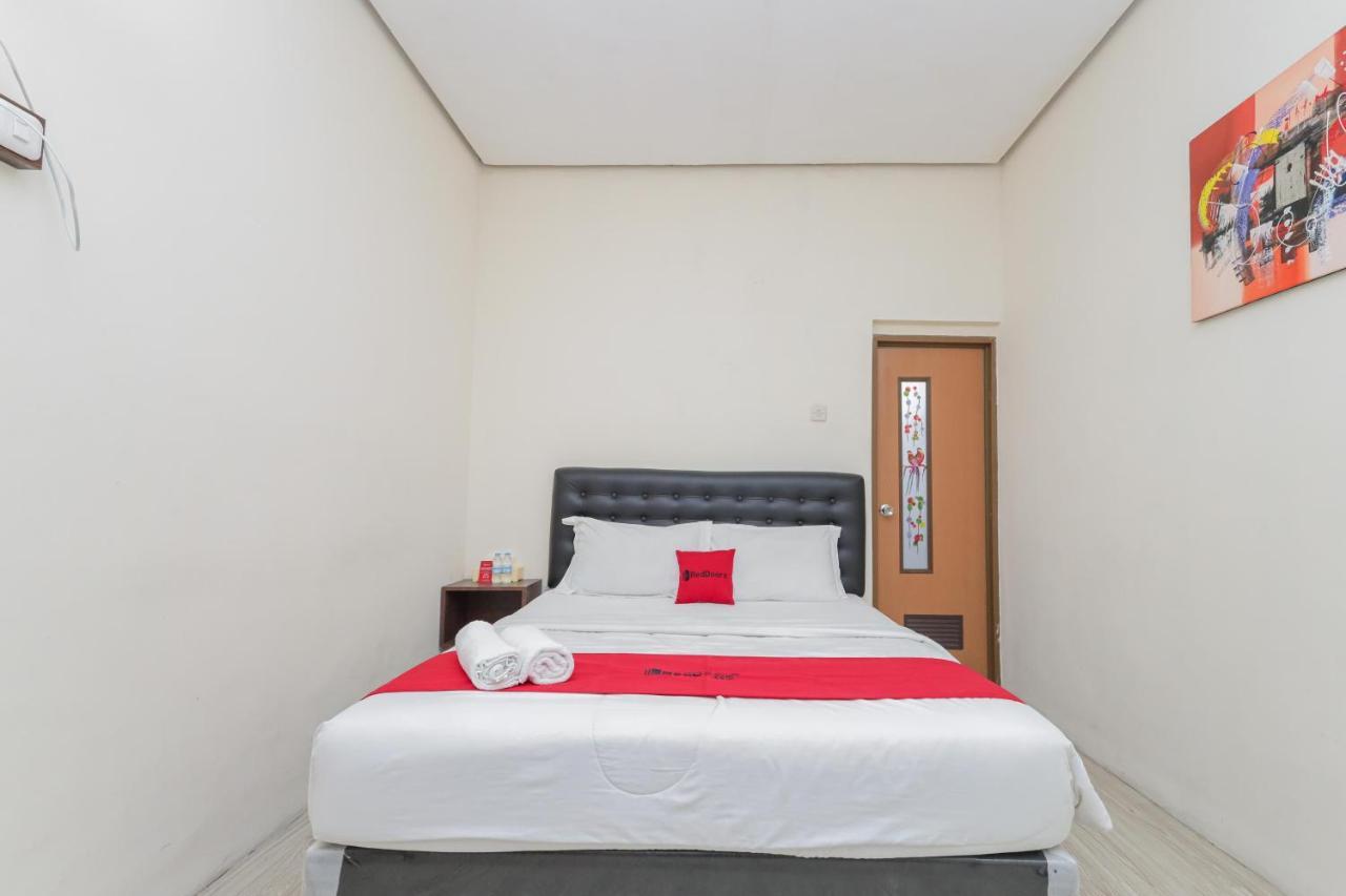 Hotel Reddoorz At Wr Supratman Batu Batu  Exterior foto