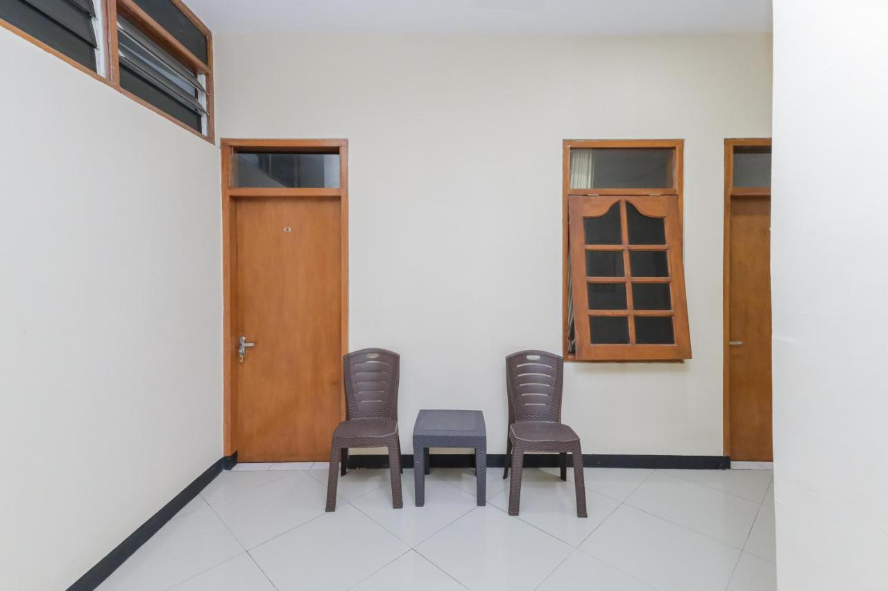 Hotel Reddoorz At Wr Supratman Batu Batu  Exterior foto
