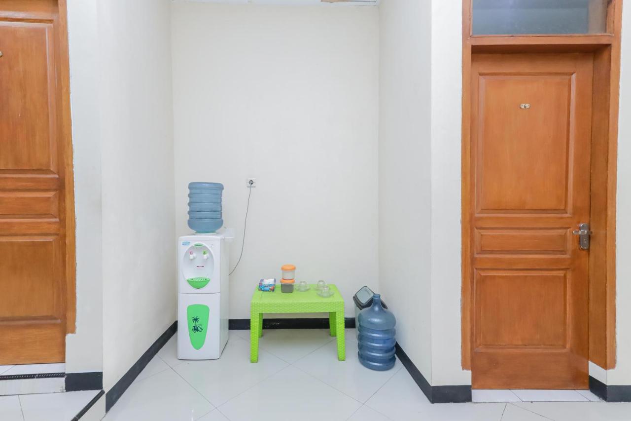 Hotel Reddoorz At Wr Supratman Batu Batu  Exterior foto