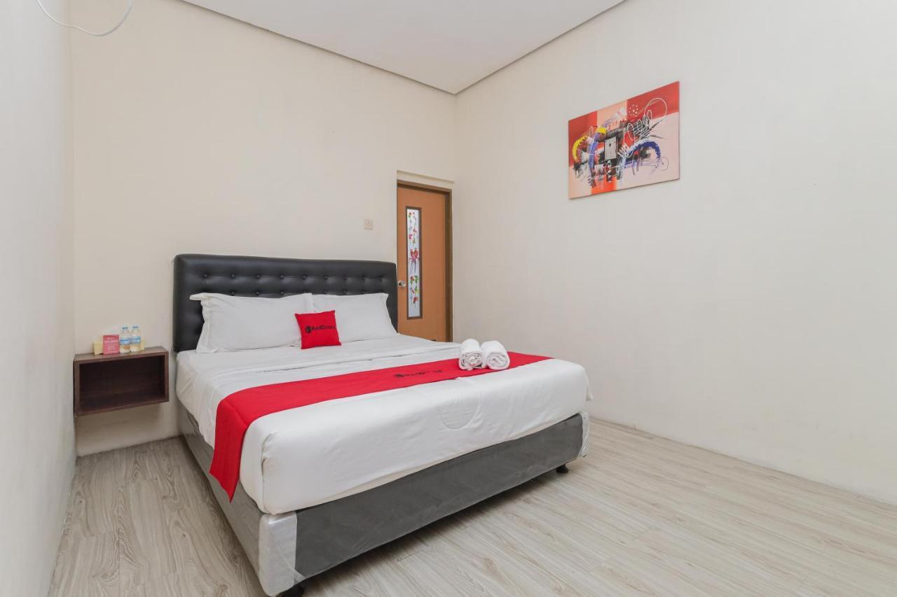 Hotel Reddoorz At Wr Supratman Batu Batu  Exterior foto