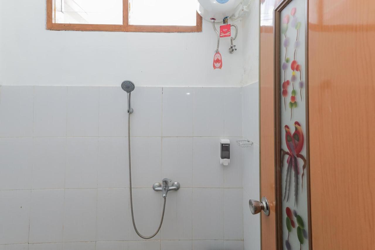 Hotel Reddoorz At Wr Supratman Batu Batu  Exterior foto