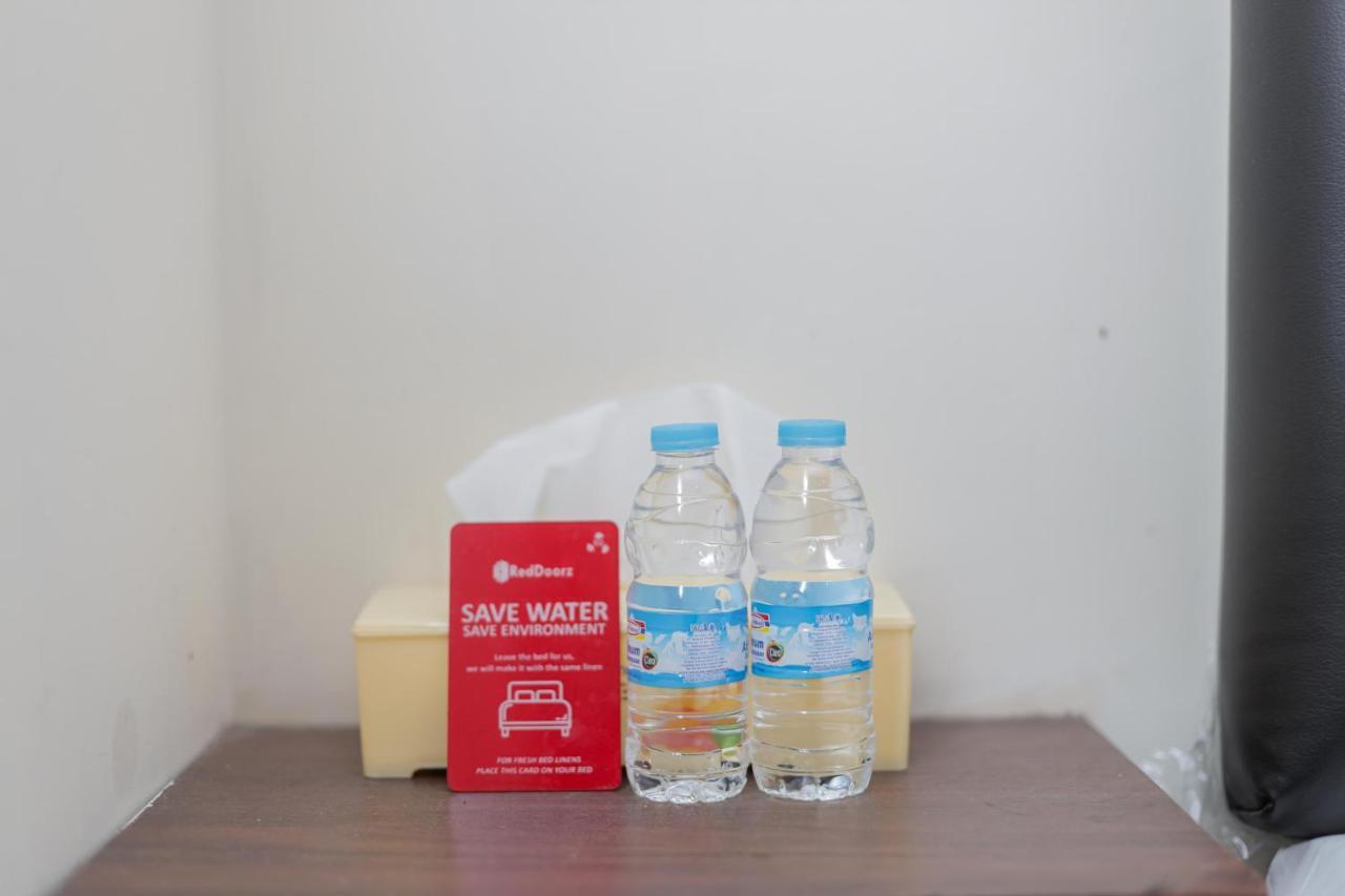 Hotel Reddoorz At Wr Supratman Batu Batu  Exterior foto